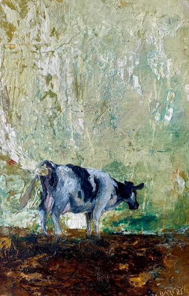 Enkaustik-Gemälde von Manfred Leirer aus dem Jahr 2023, humorvolle und direkte Darstellung einer schwarz-weißen Kuh beim Urinieren, mit typischer Textur und Tiefenwirkung